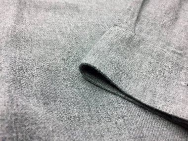 Lüks erkek kıyafetleri ve farklı malzemeler.