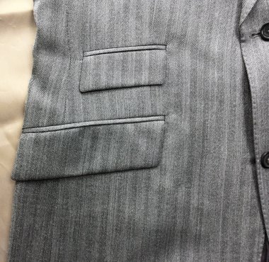 Lüks erkek kıyafetleri ve farklı malzemeler.