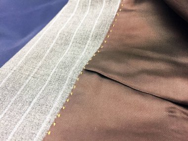 Lüks erkek kıyafetleri ve farklı malzemeler.