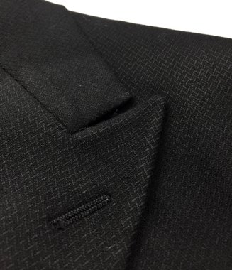 Lüks erkek kıyafetleri ve farklı malzemeler.