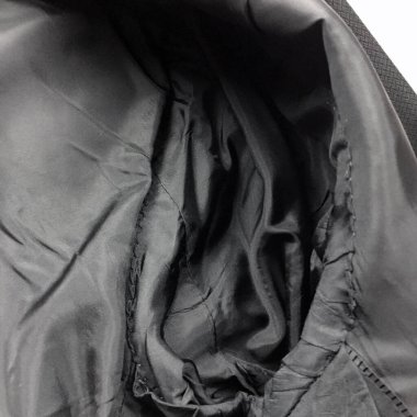 Lüks erkek kıyafetleri ve farklı malzemeler.