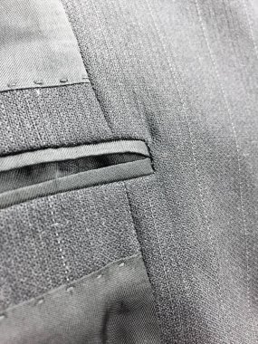 Lüks erkek kıyafetleri ve farklı malzemeler.