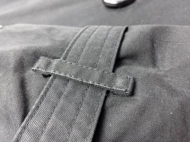 Lüks erkek kıyafetleri ve farklı malzemeler.