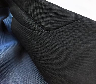 Lüks erkek kıyafetleri ve farklı malzemeler.