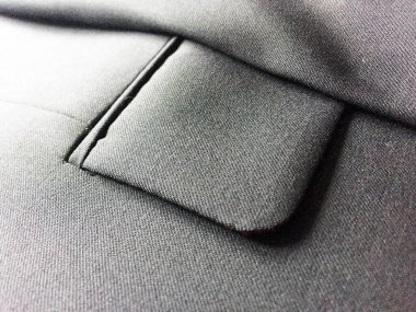 Lüks erkek kıyafetleri ve farklı malzemeler.