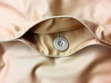 Lüks erkek kıyafetleri ve farklı malzemeler.