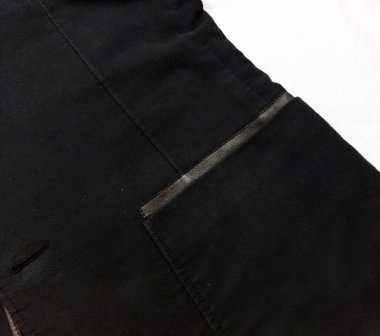 Lüks erkek kıyafetleri ve farklı malzemeler.