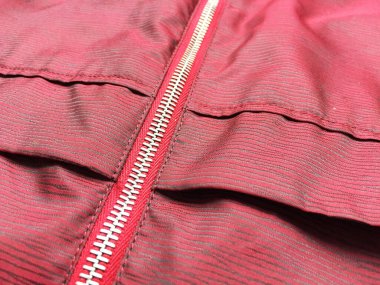 Lüks erkek kıyafetleri ve farklı malzemeler.