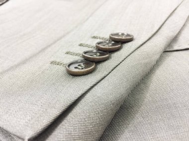 Lüks erkek kıyafetleri ve farklı malzemeler.