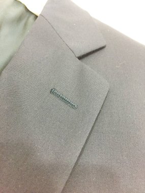 Lüks erkek kıyafetleri ve farklı malzemeler.