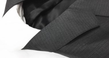 Lüks erkek kıyafetleri ve farklı malzemeler.