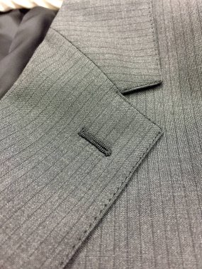 Lüks erkek kıyafetleri ve farklı malzemeler.