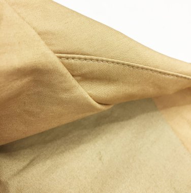 Lüks erkek kıyafetleri ve farklı malzemeler.