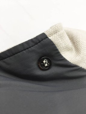 Lüks erkek kıyafetleri ve farklı malzemeler.