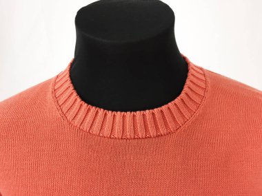 Lüks erkek kıyafetleri ve farklı malzemeler.