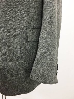 Lüks erkek kıyafetleri ve farklı malzemeler.