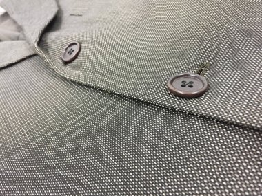 Lüks erkek kıyafetleri ve farklı malzemeler.