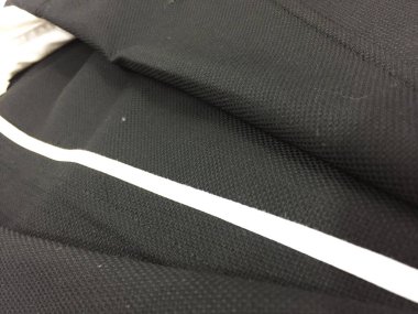 Lüks erkek kıyafetleri ve farklı malzemeler.