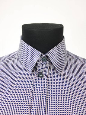 Lüks erkek kıyafetleri ve farklı malzemeler.