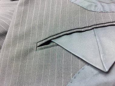 Lüks erkek kıyafetleri ve farklı malzemeler.