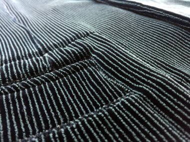 Lüks erkek kıyafetleri ve farklı malzemeler.