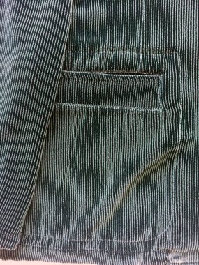 Lüks erkek kıyafetleri ve farklı malzemeler.