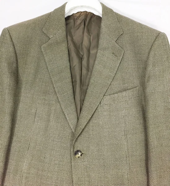 Lüks erkek kıyafetleri ve farklı malzemeler.