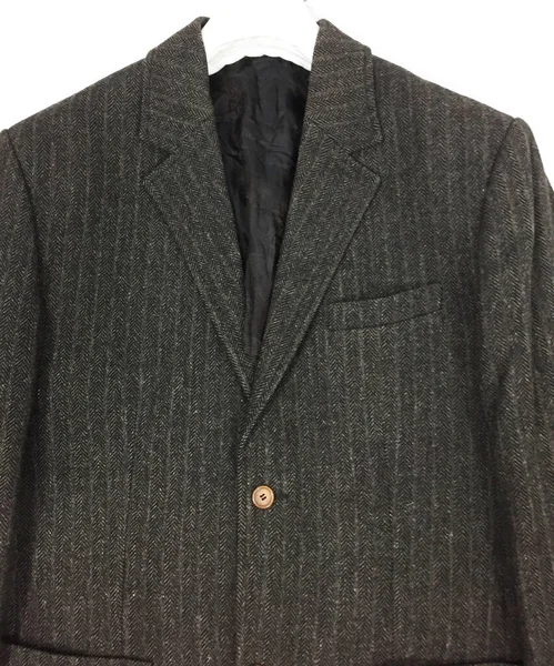 Lüks erkek kıyafetleri ve farklı malzemeler.