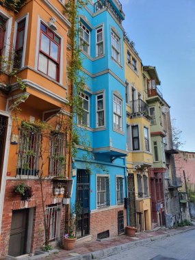                    İstanbul 'da renkli evler 