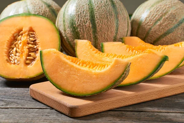 Japanische Melone Honigmelone Oder Cantaloupe Melone Auf Schneidebrett Und Rustikalem — Stockfoto