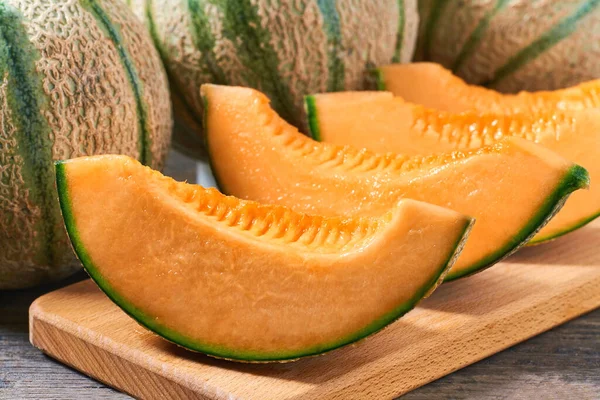 Reife Süße Japanische Melone Honigmelone Oder Cantaloupe Melone Auf Schneidebrett — Stockfoto
