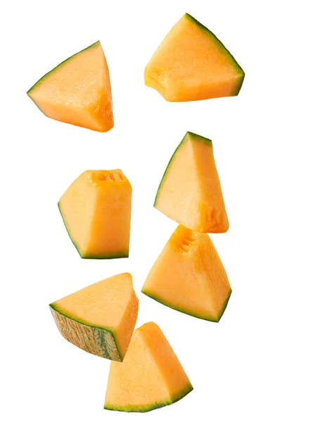 Fallende Scheiben Cantaloupe Melone Isoliert Auf Weißem Hintergrund — Stockfoto