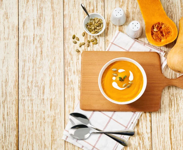 Bowl Butternut Squash Soup Pumpkin Seeds White Wooden Table Copy — ストック写真