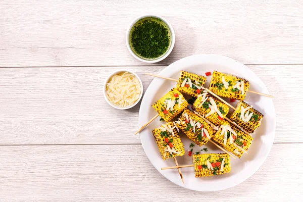 Grilled Corn Cob Sprinkled Cilantro Grated Parmesan White Plate Table — Stock Photo, Image