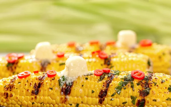 Grilling Ripe Corn Melting Butter Outdoors Picnic Green Lawn — Stock Photo, Image