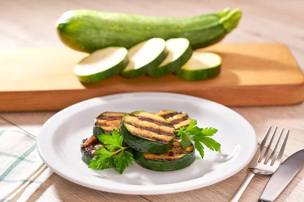 Sliced Grilled Zucchini Ceramic Bowl White Table Selective Focus Sliced — 스톡 사진