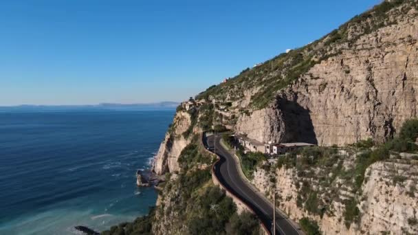 Vista da Costa de Sorrento, Sorrento, Vico Equense. Vista aérea da costa com vista para o mar. Campanha Itália. — Vídeo de Stock