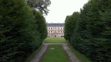 Yaşlı Castle. Pidhirtsi Kalesi, Lviv bölgesi, Ukrayna. Güzel ortaçağ kalesi.
