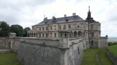Yaşlı Castle. Pidhirtsi Kalesi, Lviv bölgesi, Ukrayna. Güzel ortaçağ kalesi.