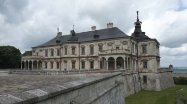 Yaşlı Castle. Pidhirtsi Kalesi, Lviv bölgesi, Ukrayna. Güzel ortaçağ kalesi.