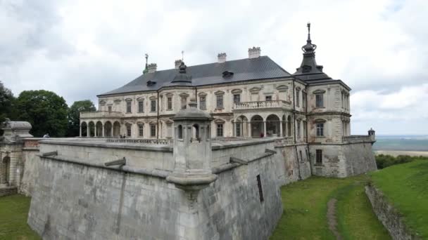 Old Castle. Castillo de Pidhirtsi, región de Lviv, Ucrania. Hermoso castillo medieval. — Vídeo de stock