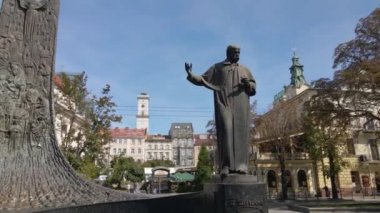 Lviv 'de yazar Taras Shevchenko' nun Anıtı
