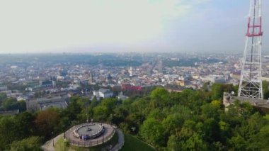 Havadan çekilen Lviv şehri. Yüksek kale. Ukrayna
