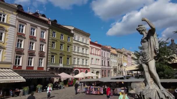 Casas antiguas en la plaza Rynok en Lviv — Vídeos de Stock