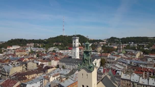 4k Luftaufnahme des Stadtzentrums von Lviv, Ukraine von oben — Stockvideo