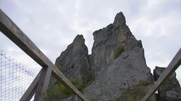 Rochers de la célèbre forteresse de Tustan — Video