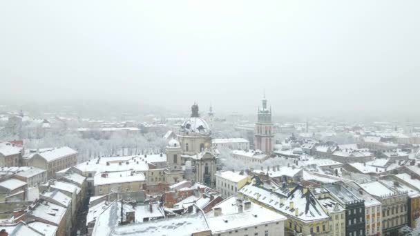 Vista aérea da cidade velha de Lviv no inverno — Vídeo de Stock