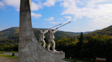 Dağlardaki Skole kasabası