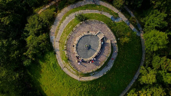Havadan çekilen Lviv şehri. Yüksek kale. Ukrayna