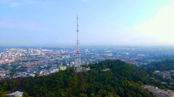 ウクライナのリヴィウにあるテレビ塔 — ストック写真